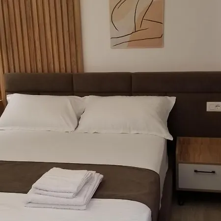Modern New Bazaar Apartment *